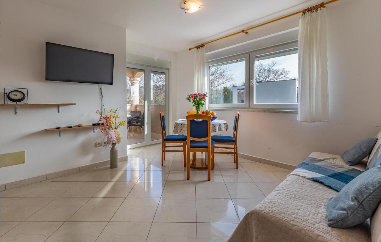 Lovely Apartment In Medulin With Kitchen Luaran gambar