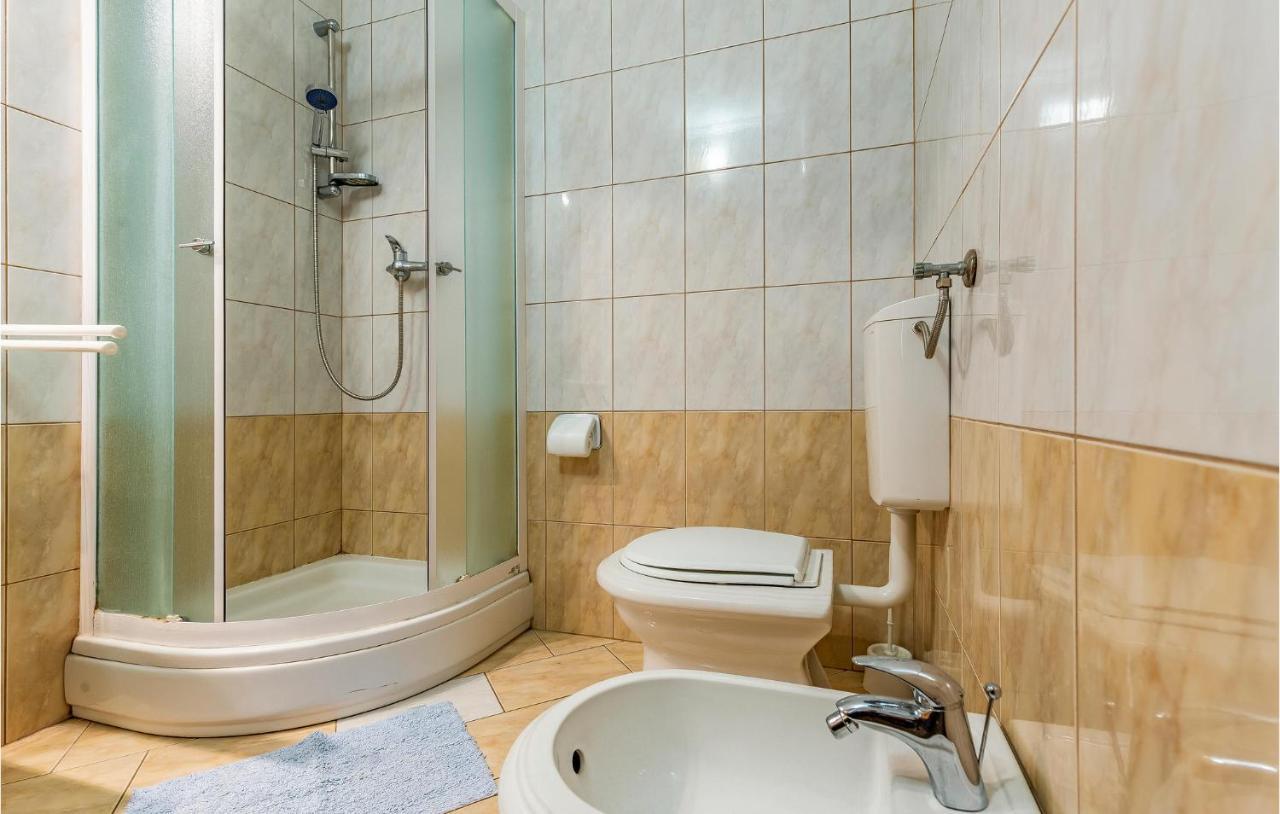 Lovely Apartment In Medulin With Kitchen Luaran gambar
